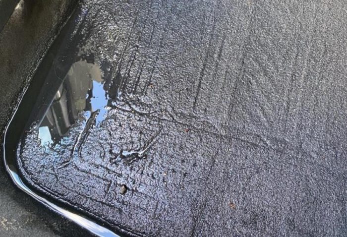 làm sạch sàn ô tô sau ngập nước