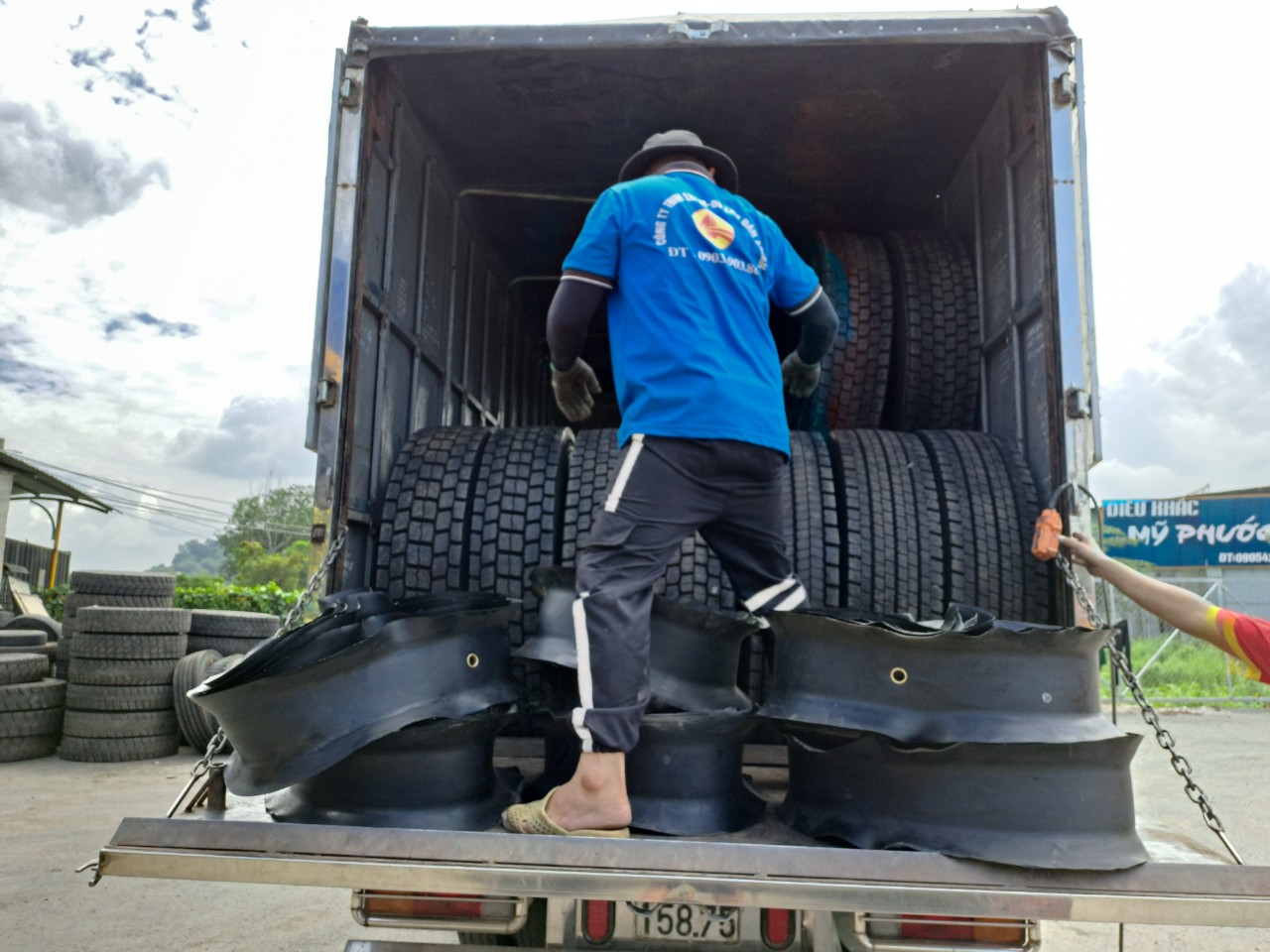 lốp dán giá rẻ