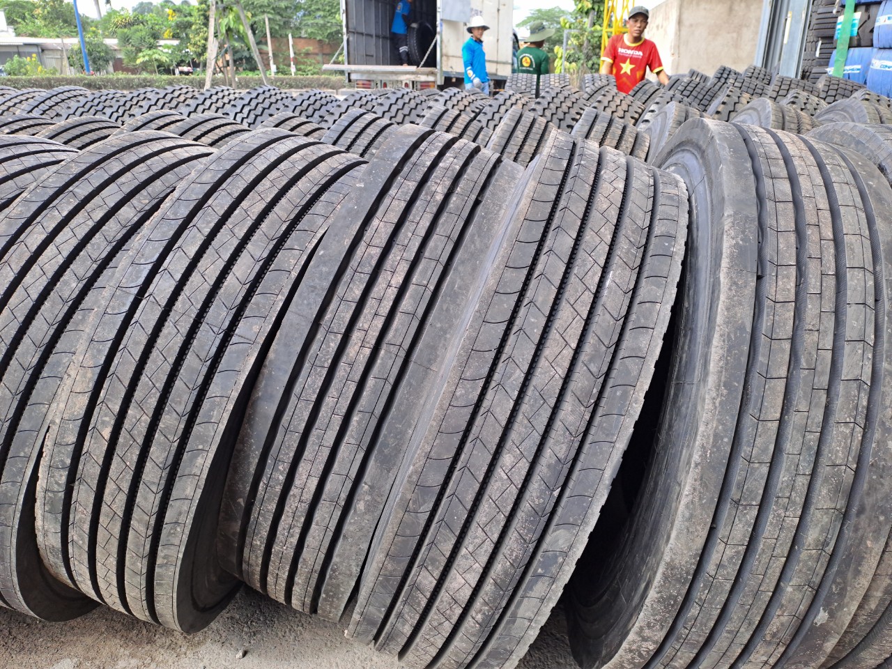 lốp dán giá rẻ kon tum