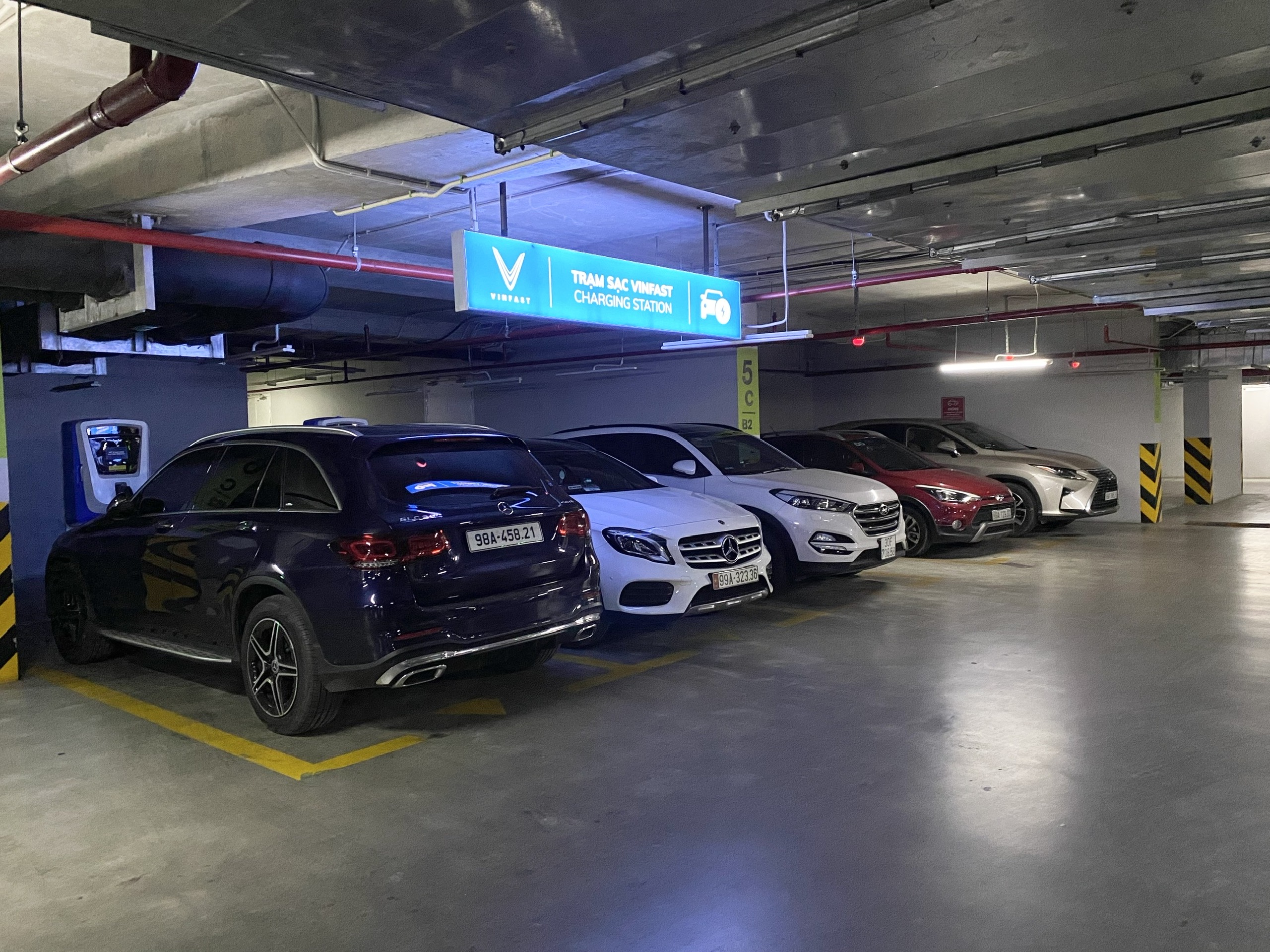 Quay đầu xe vào trong khi đỗ