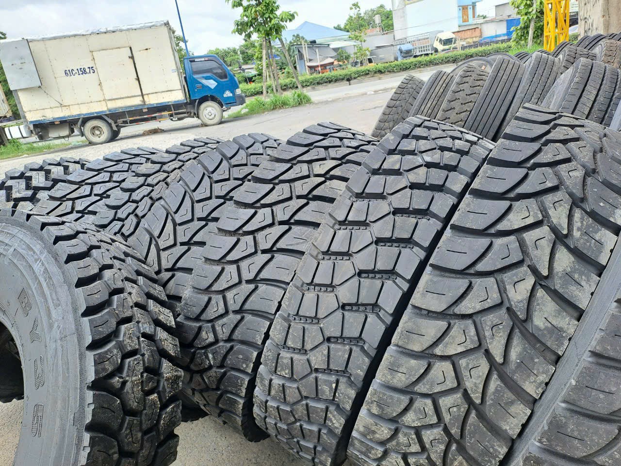 cách nhận biết lốp xe tải chính hãng