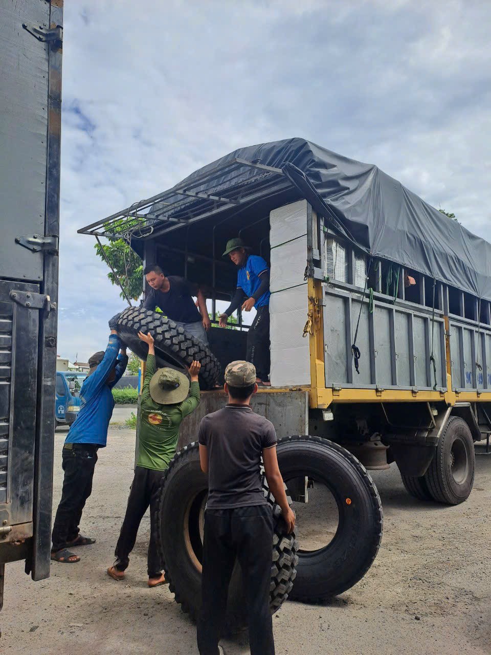 lốp dán giá rẻ hà tĩnh