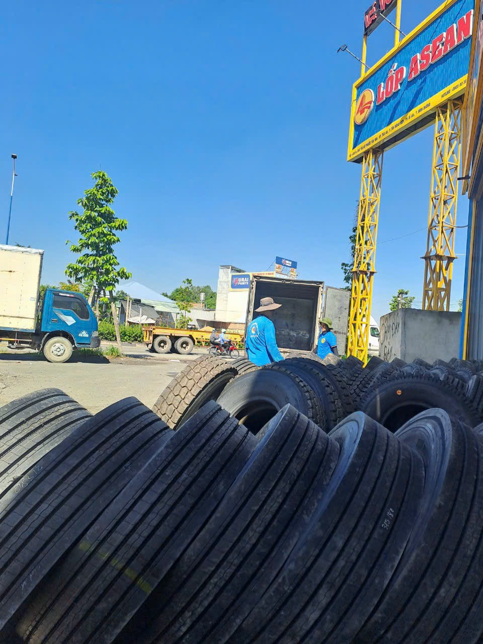 đại lý lốp dán giá rẻ