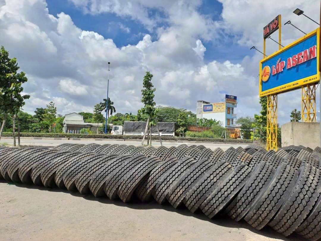 thay lốp xe tải giá rẻ