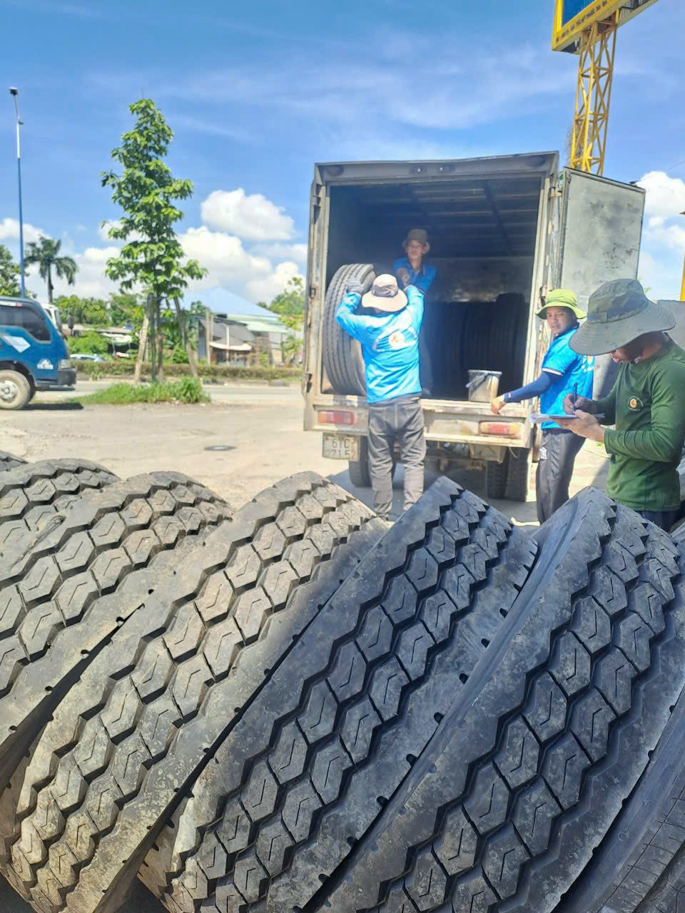 lốp dán giá rẻ