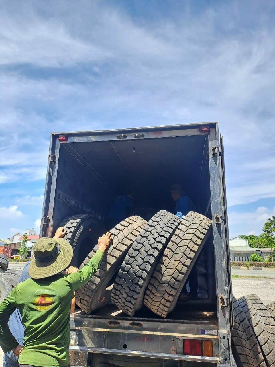 cung cấp lốp xe tải giá rẻ