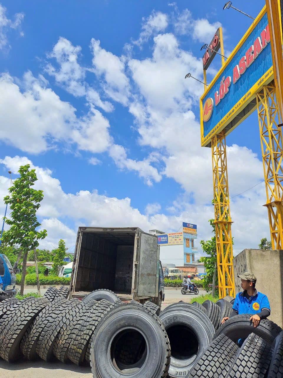 lốp dán chạy cảng