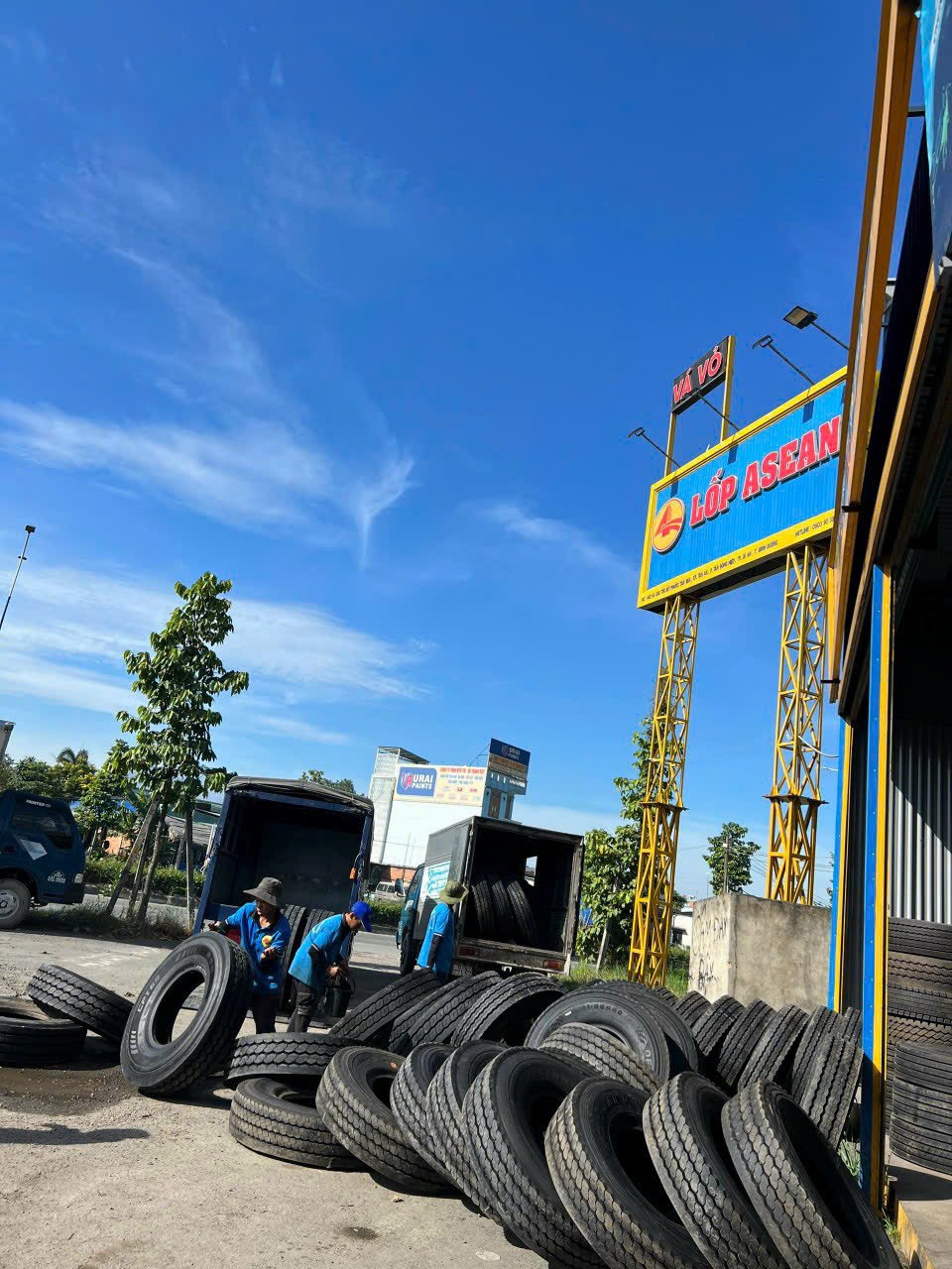 cung cấp lốp xe khách giá rẻ