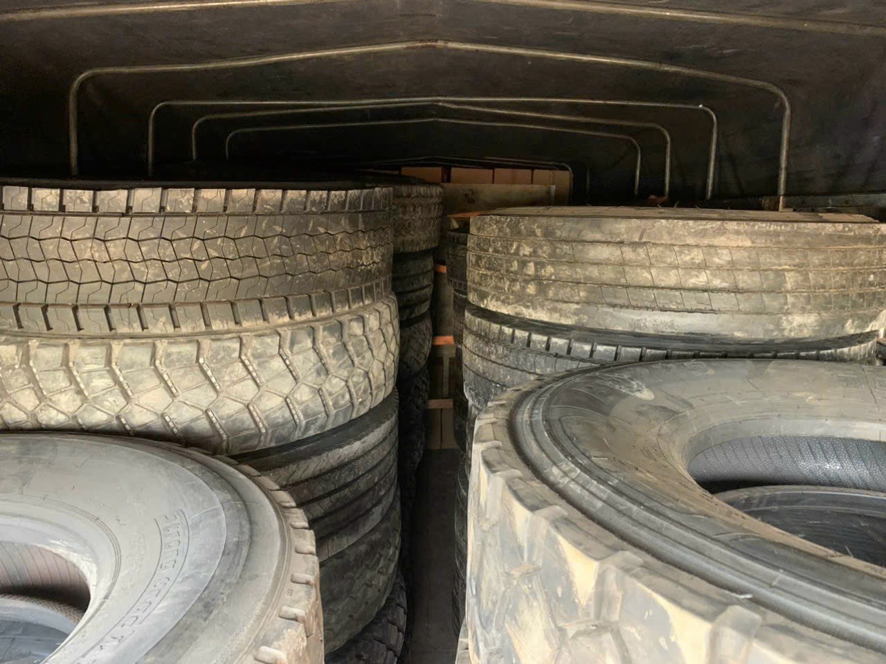 đại lý lốp dán xe tải 8 tấn