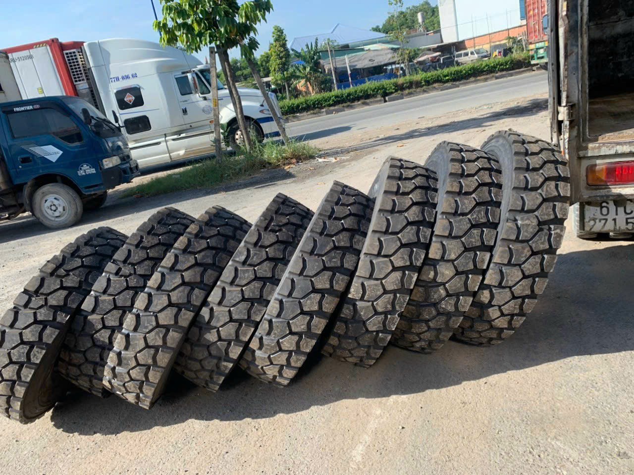 lốp xe ben Chenglong 8 tấn