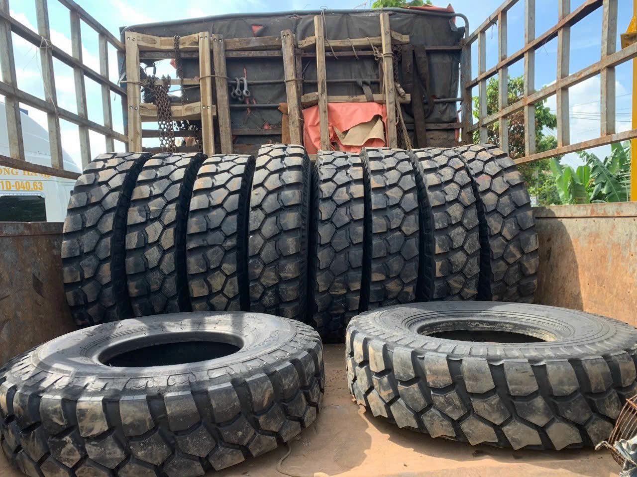 lốp xe tải cũ - mới giá rẻ tại Bình Dương