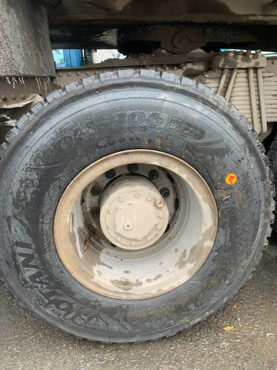 thay lốp xe tải - container lưu động