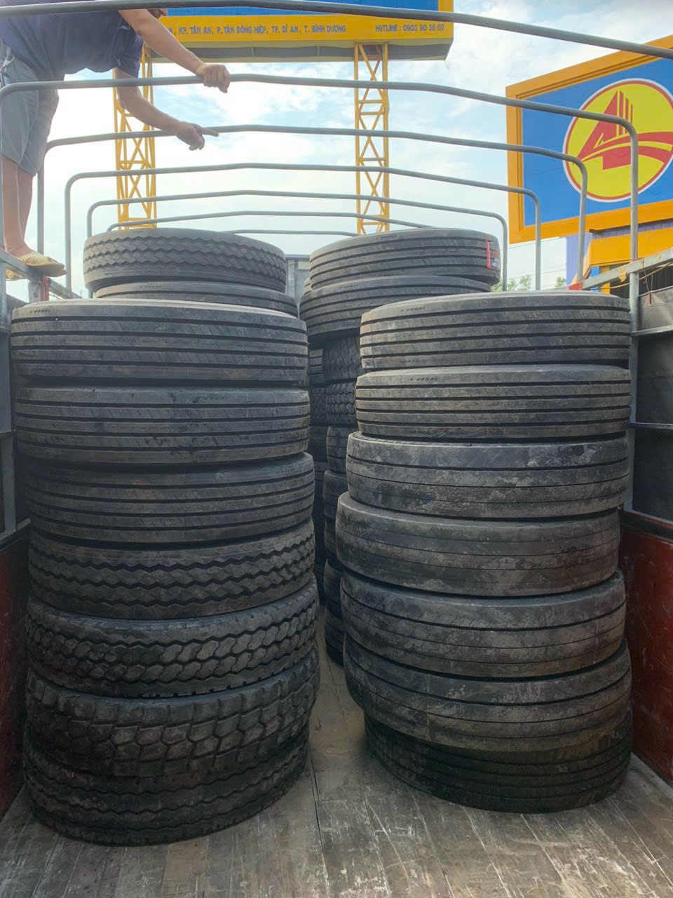 cung cấp lốp dán xe tải bình dương