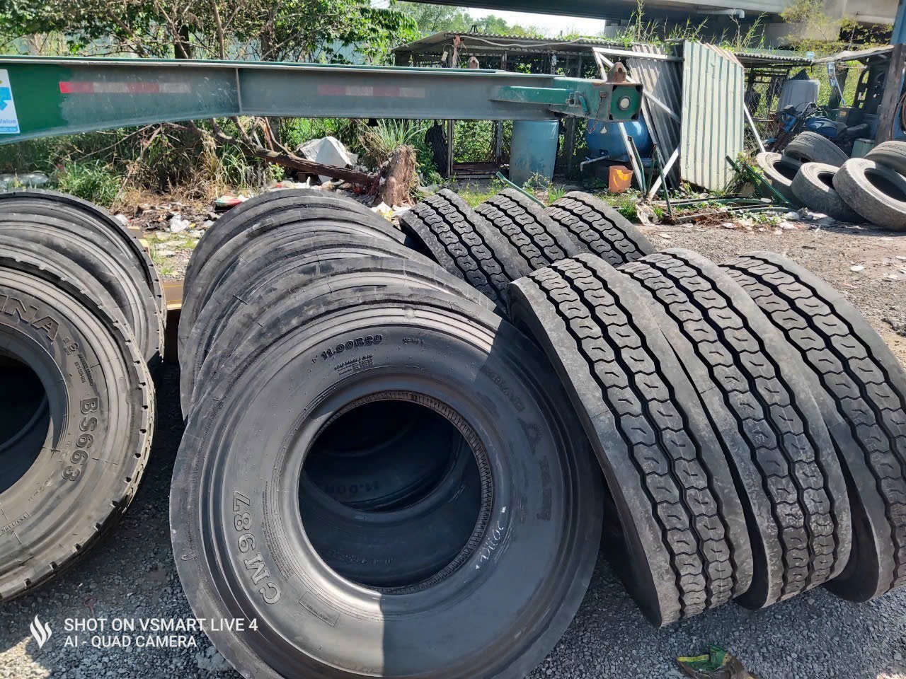 lốp dán gai xuôi giá rẻ