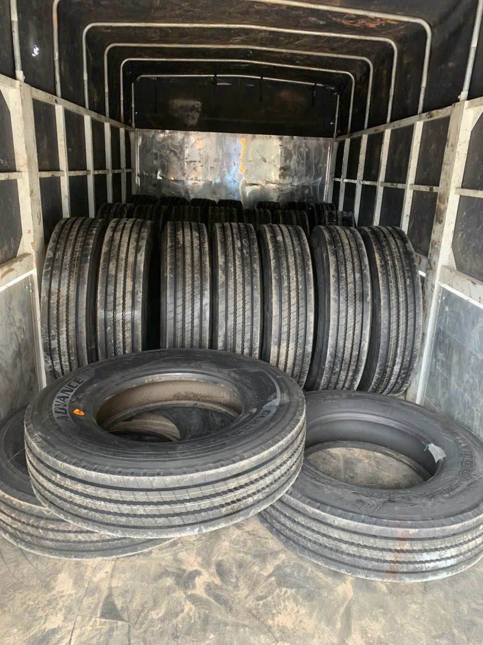 đại lý lốp dán xe tải