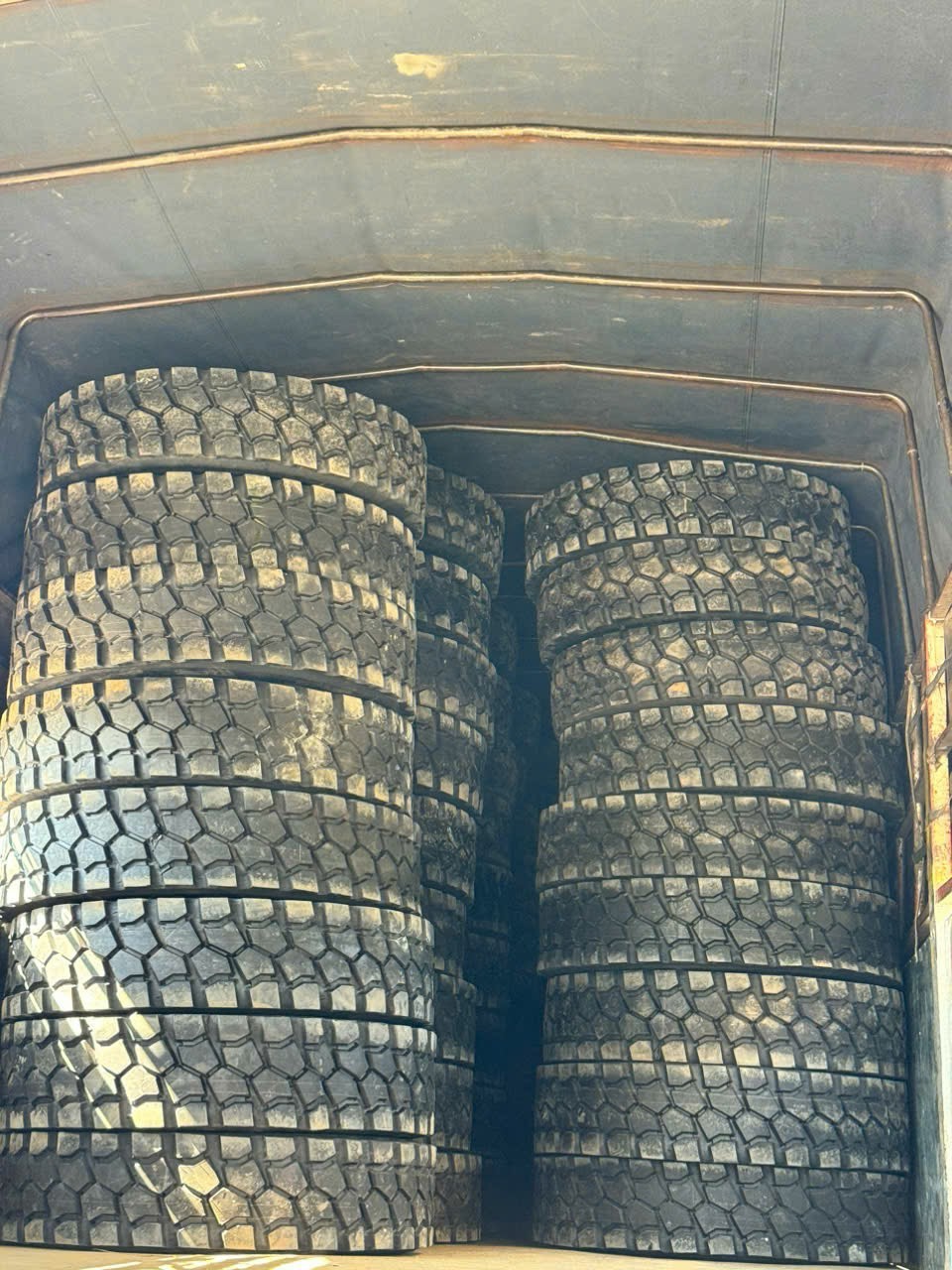 lốp dán giá rẻ