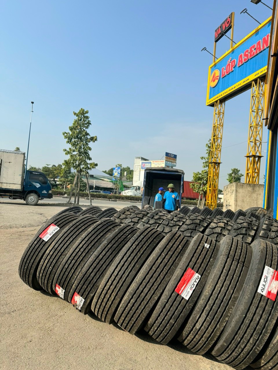 lốp xe tải chạy đường dài tại Bình Dương - TPHCM