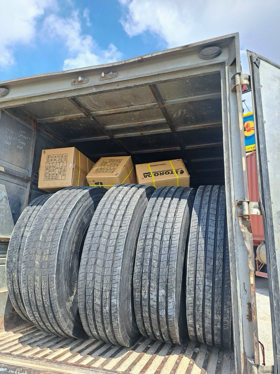 lốp dán xe tải isuzu giá rẻ