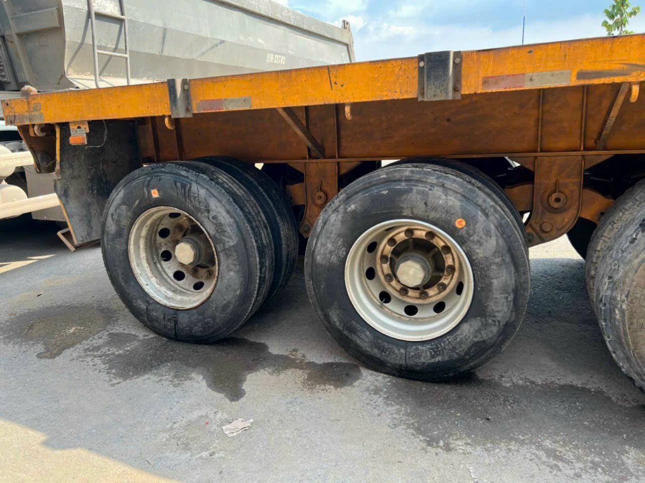 lốp dán container