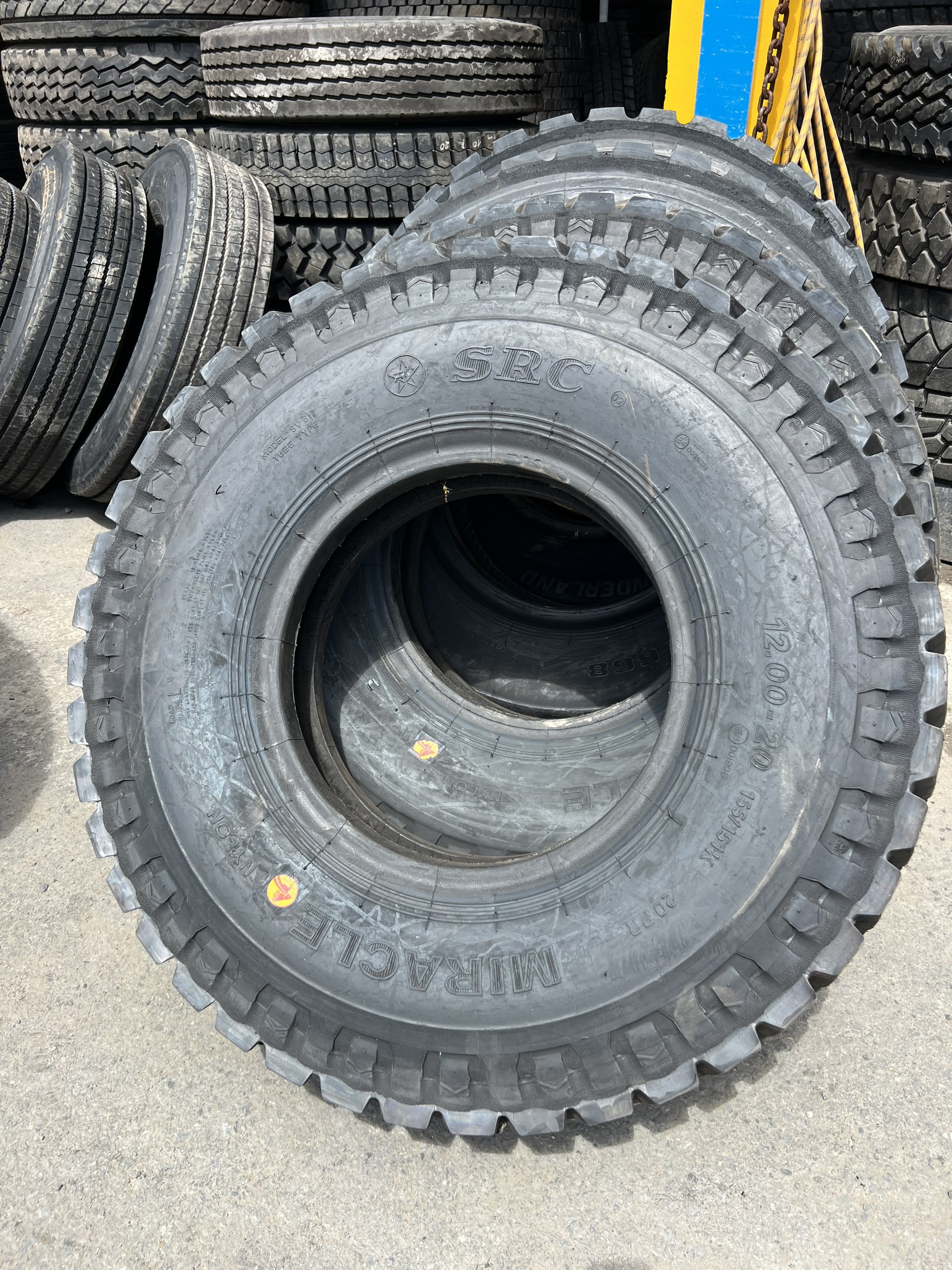 Mua lốp dán xe tải online ở đâu