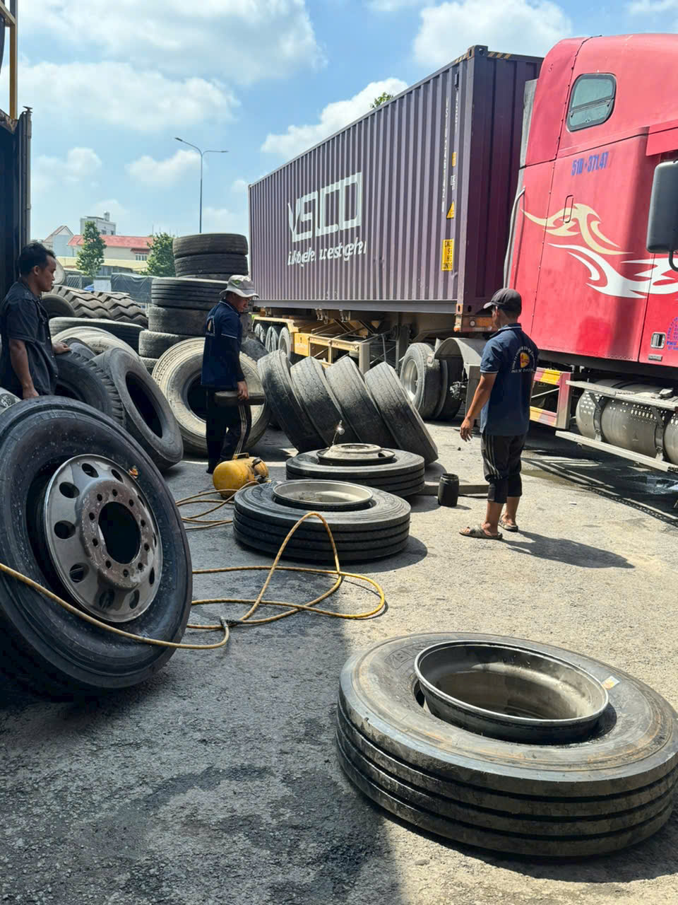 lốp dán container uy tín tại bình dương