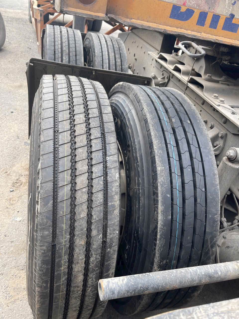 áp suất lốp container tiêu chuẩn