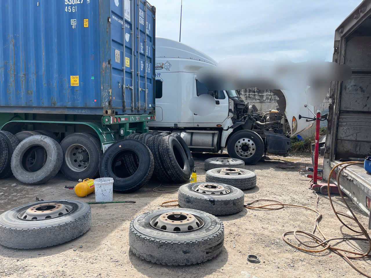 Lốp Dán Asean cung cấp lốp container - rơ mooc uy tín