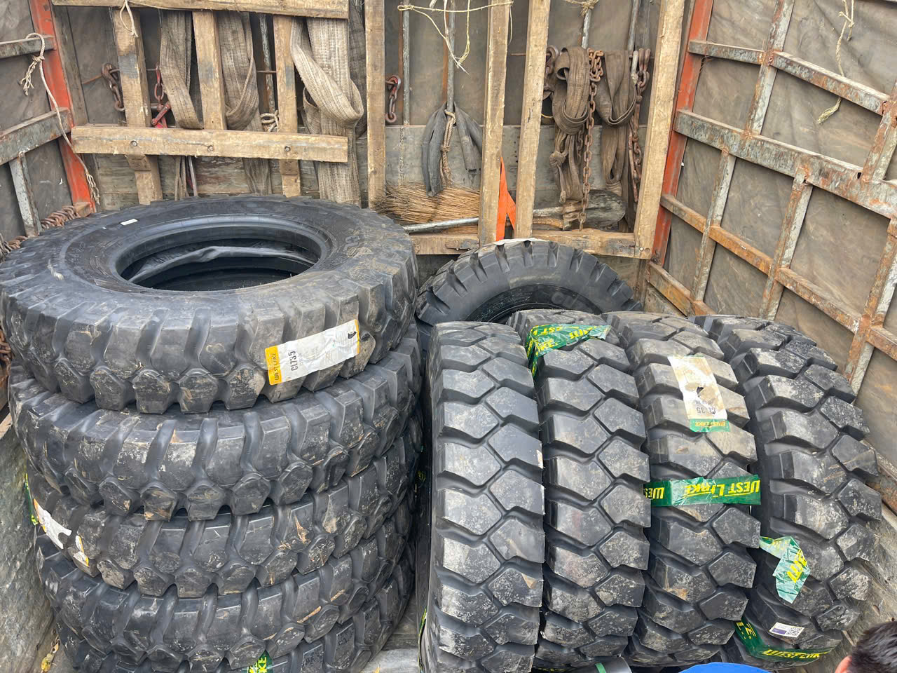 phân phối lốp xe tải chạy đường đèo