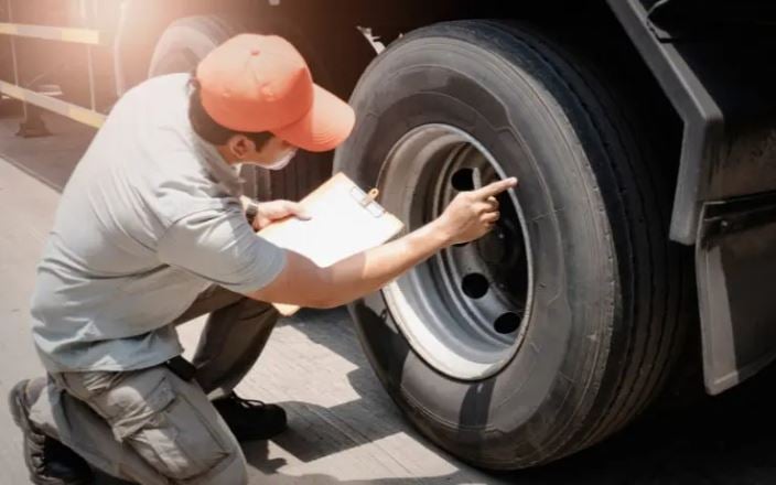 Checklist kiểm tra xe tải trước mỗi chuyến đi đường dài