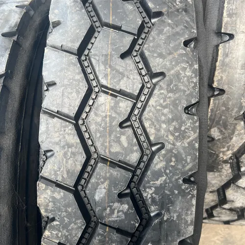 Lốp dán bố kẽm 11.00R20 gai mới (gai xuôi)