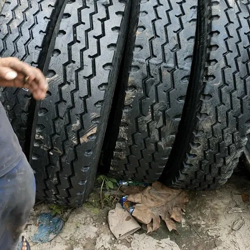 Lốp dán bố kẽm 11R22.5 gai xuôi