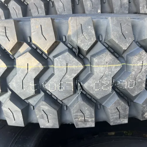 Lốp dán bố thép 12.00R20 gai mới chịu tải