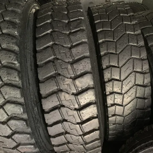 Lốp dán bố vải 9.00-20 gai ngang chạy công trình