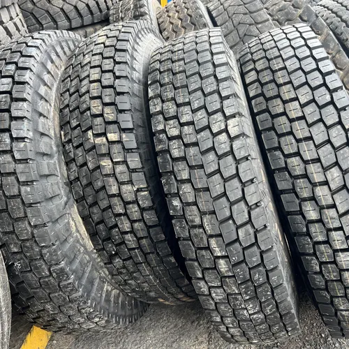 Lốp dán bố vải gai cục 11.00-20 chạy trung chuyển hàng