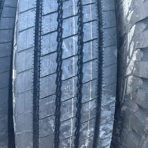 Lốp dán bố vải gai xuôi 11.00-20 chạy trung chuyển hàng