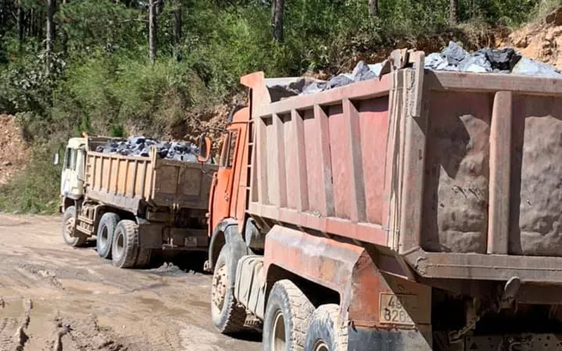 Phân phối lốp xe ben mỏ đá