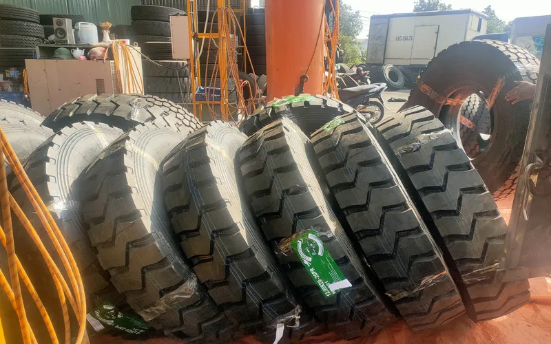 Lốp xe ben chống cắt