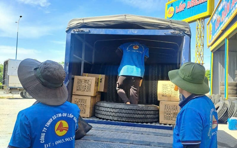 Thay lốp ô tô tận nơi Thuận An