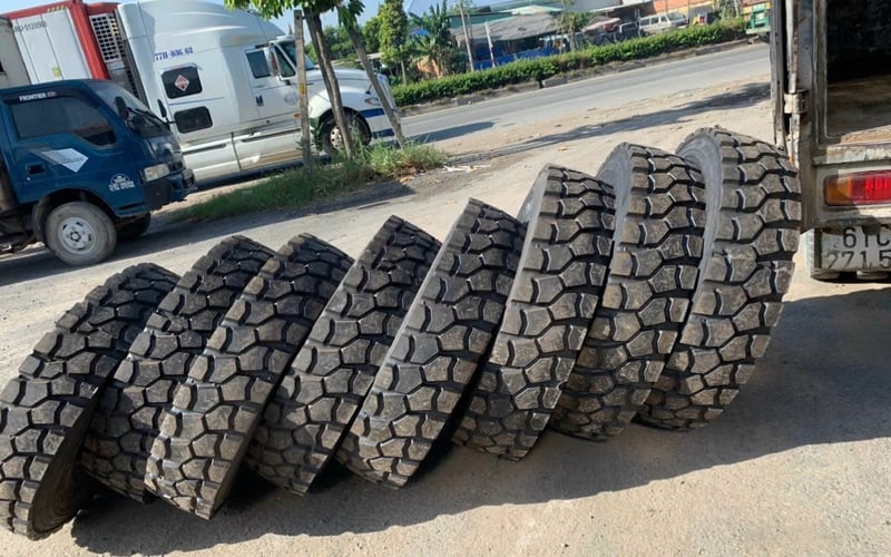 Lốp xe ben gai ngang giá rẻ tại TPHCM