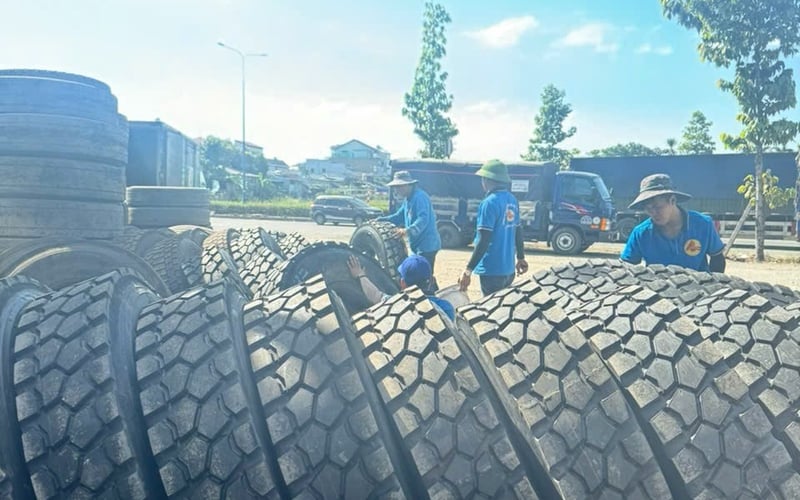 Lốp xe ben chạy công trình tại Bình Dương