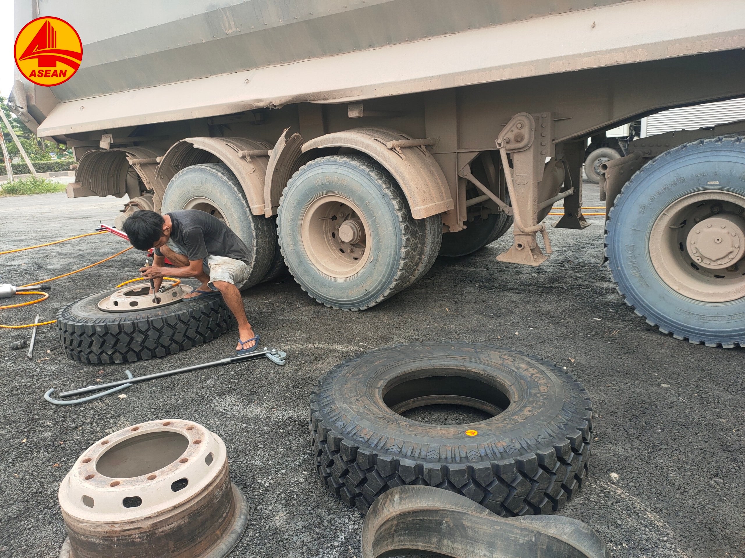 địa chỉ cung cấp lốp xe ben tại TPHCM