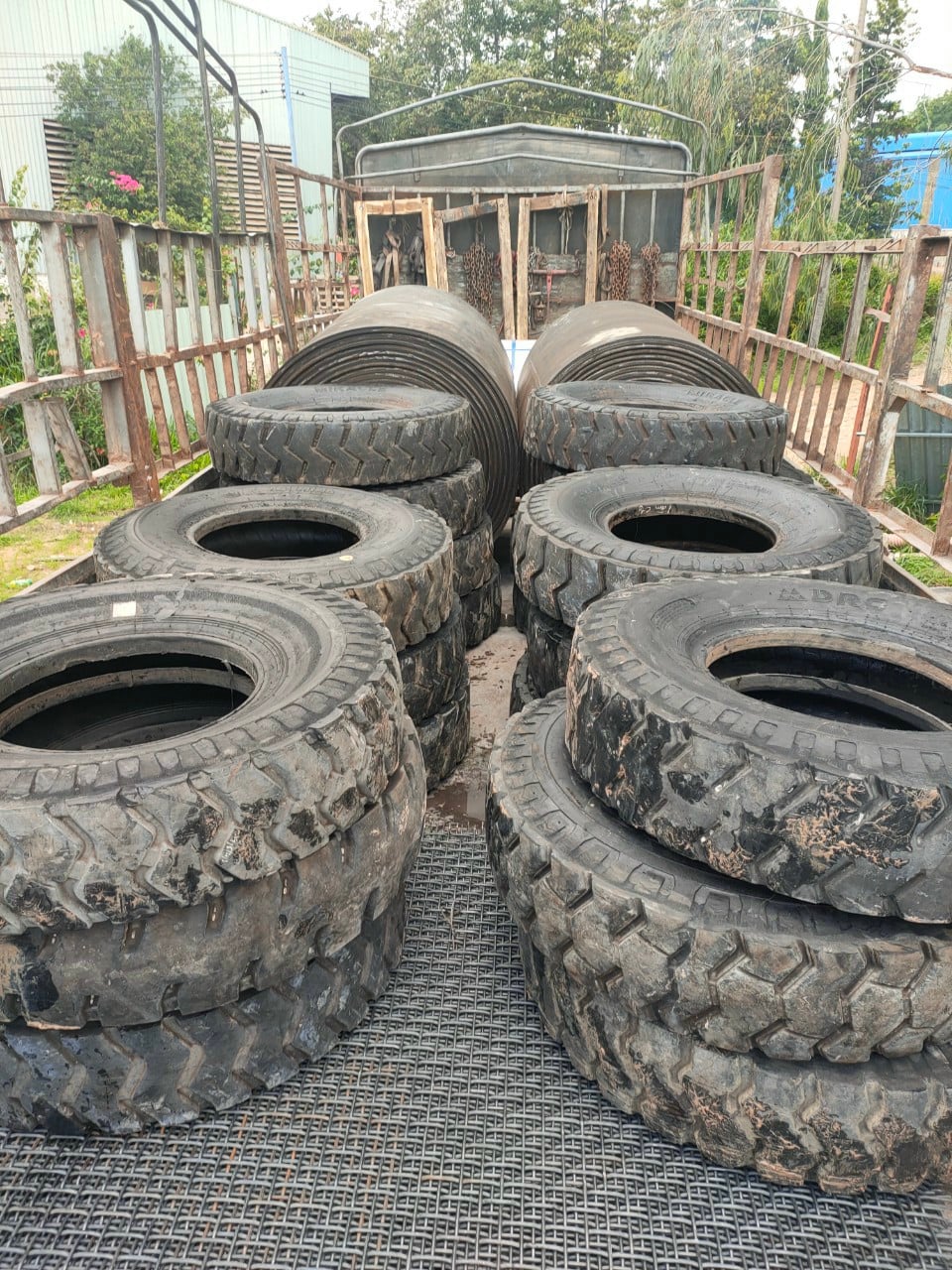 địa chỉ cung cấp lốp xe ben tại TPHCM