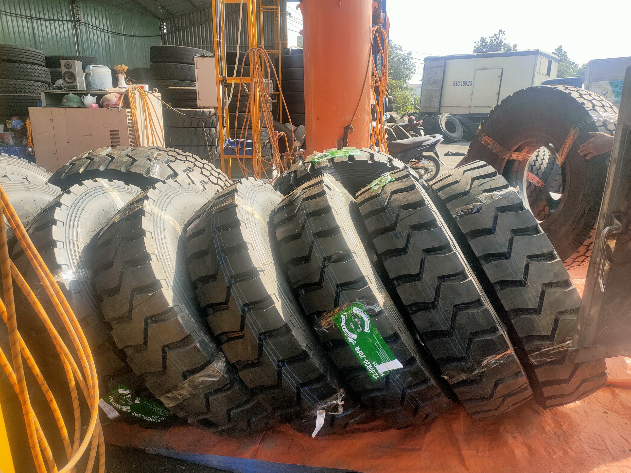 lốp xe ben chống cắt