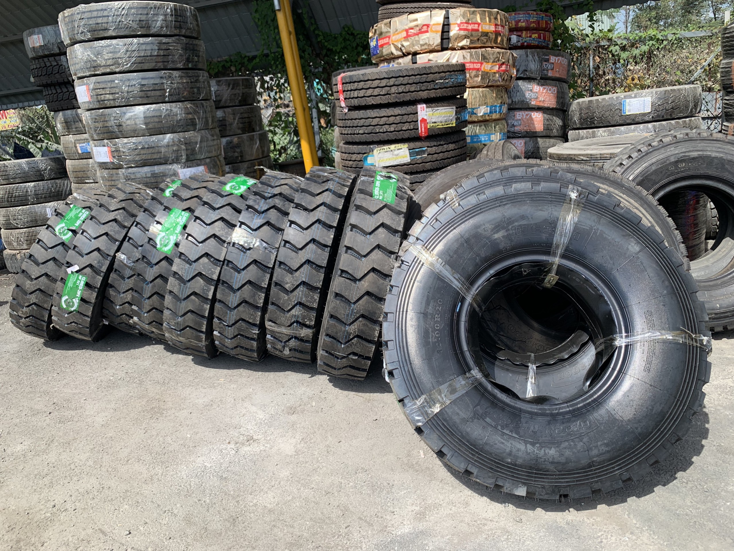 lốp xe ben chống cắt