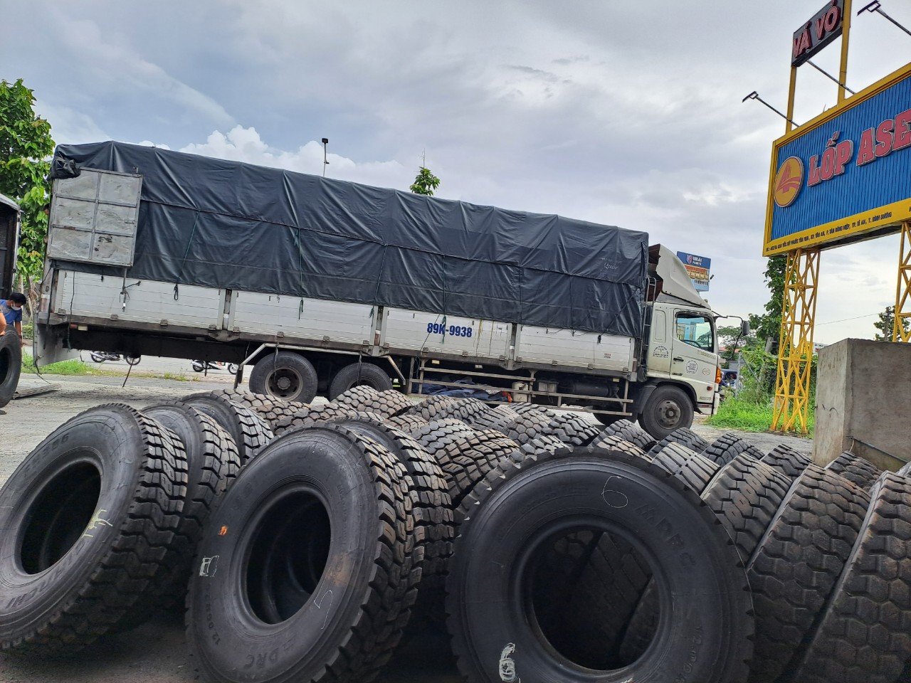 Lốp Dán Asean cung cấp lốp xe ben Mitsubishi Fuso Canter giá rẻ