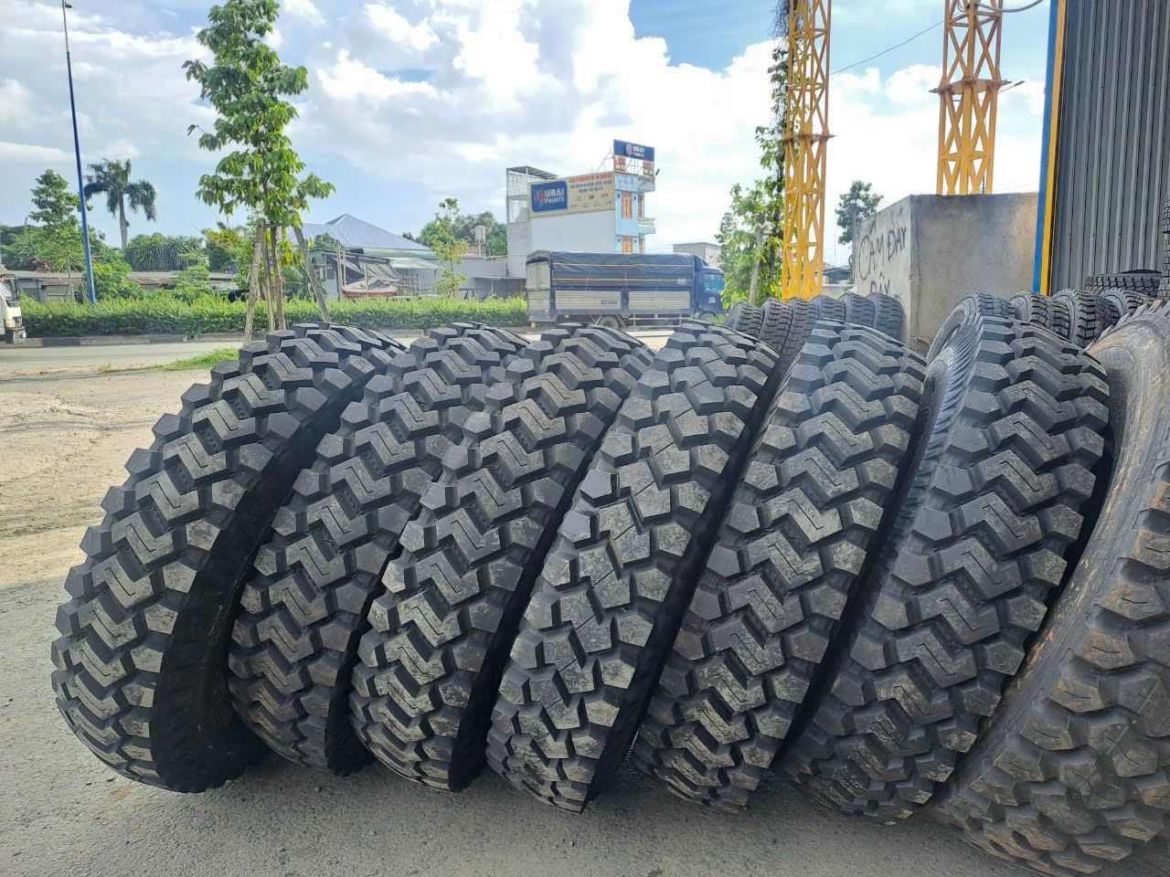 lốp xe ben tại Bình Dương - TPHCM