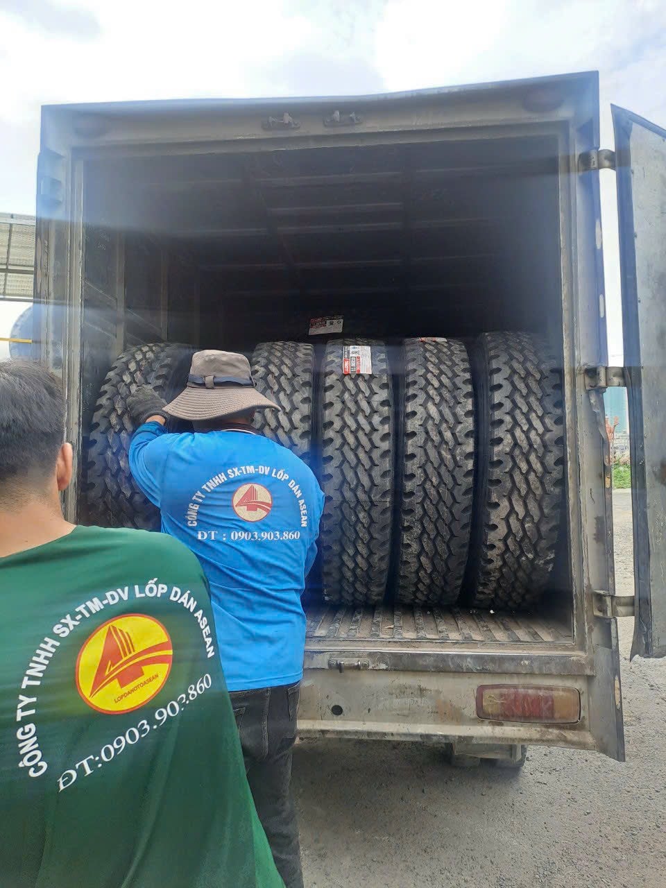 thay lốp ô tô tận nơi tại Dĩ An - Bình Dương