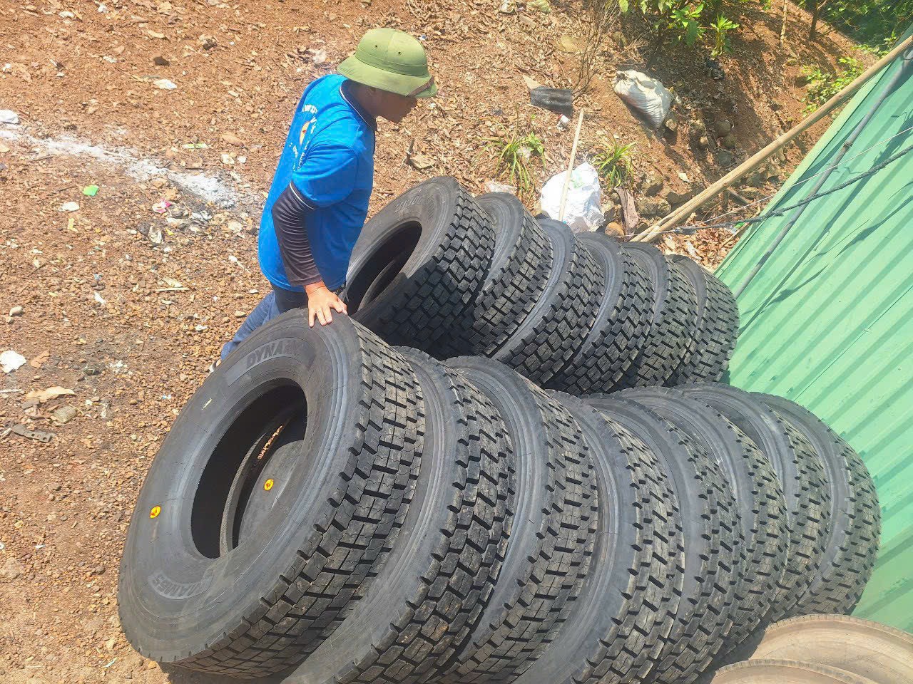 lốp xe ô tô tải chính hãng tại Bình Dương