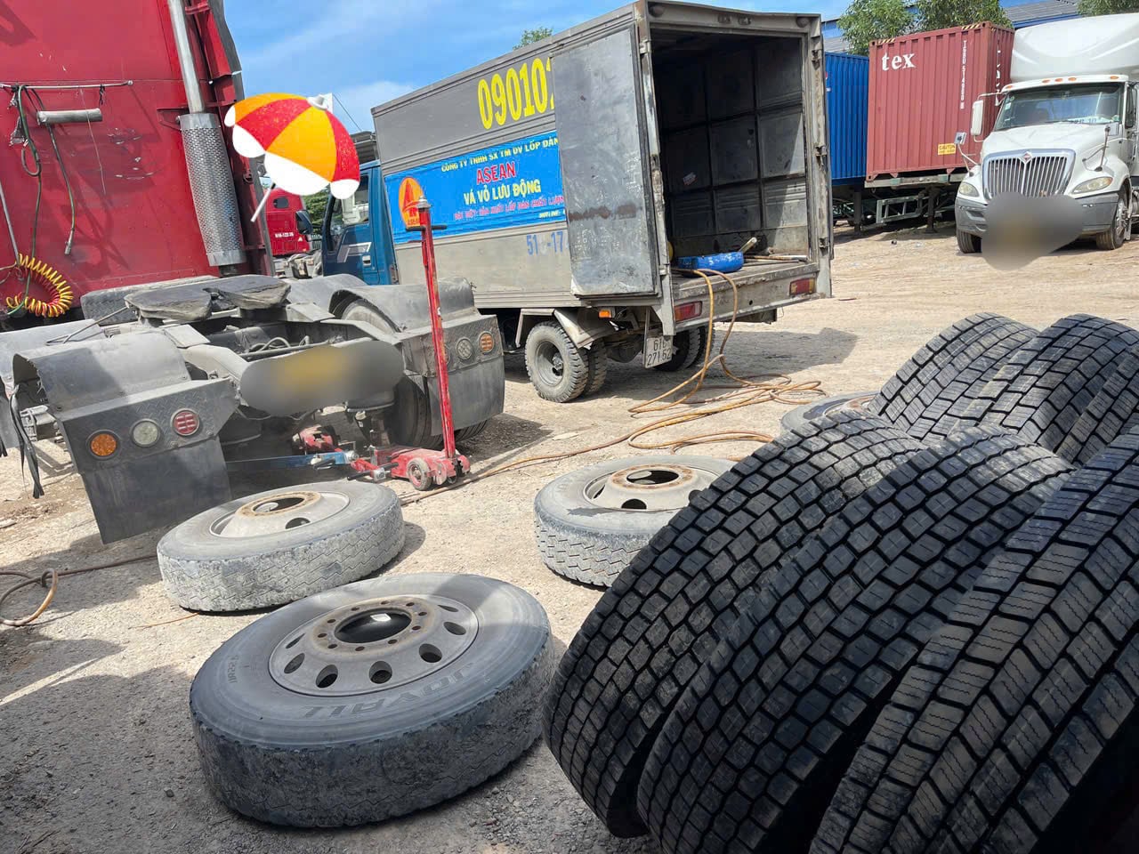thay lốp ô tô tận nơi tại Dĩ An - Bình Dương