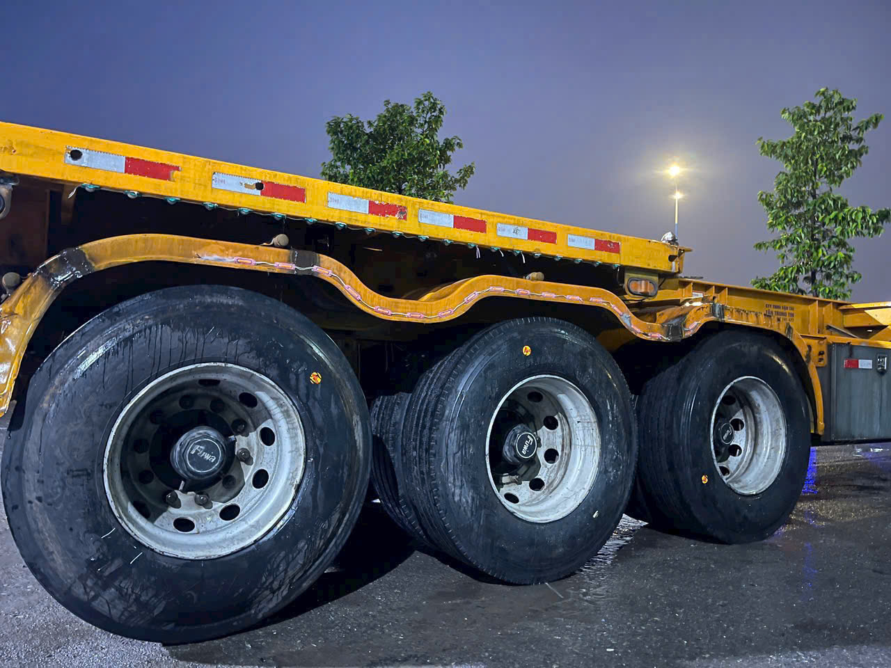 lốp xe container 11R22.5 tại Bình Dương - TPHCM